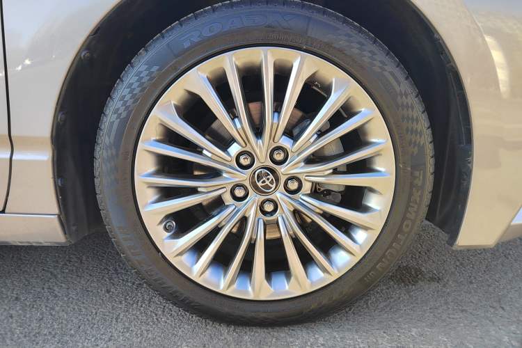 Used Toyota Avalon 2019 Dual-Engine 2.5L Limited Flagship Edition China VI Standard