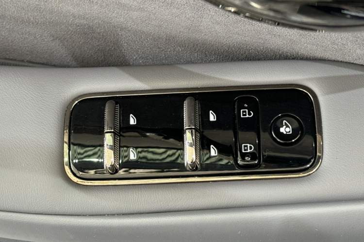 Used VOYAH PASSION 2024 PHEV Four-Wheel Drive Ultra-Long Range Executive Edition