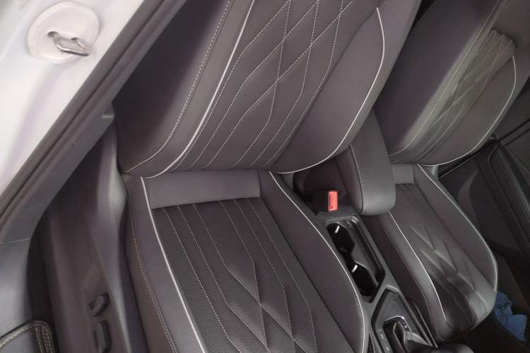 Used Volkswagen Tiguan L 2023 330TSI Automatic Two-Wheel Drive R-Line Enjoyment Edition
