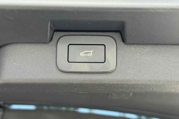 Used Land Rover Discovery 2024 360 PS S