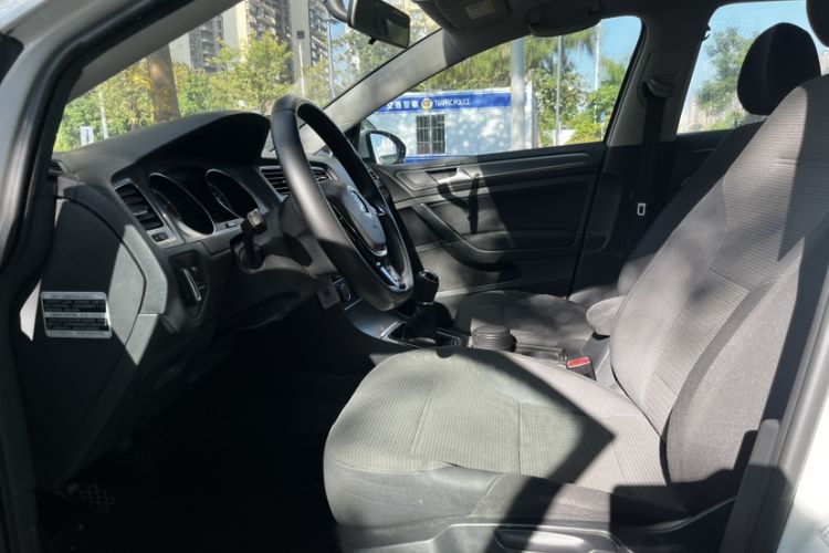 Used Volkswagen Golf 2016 230TSI Manual Comfort Version
