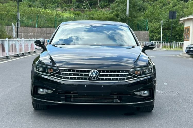 Used Volkswagen Magotan 2023 2 Million Units Limited Edition 330TSI DSG Leading Version
