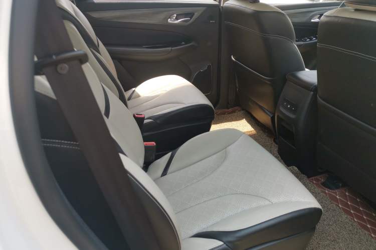 Used Baojun 730 2017 1.5T DCT Flagship Model 7 Seats China V Emission Standard
