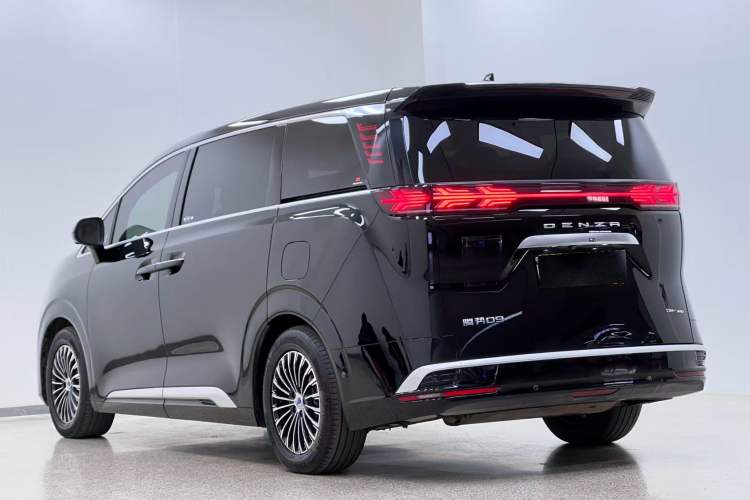 Used Denza D9 2024 DM-i 980 Four-Wheel Drive Flagship Model
