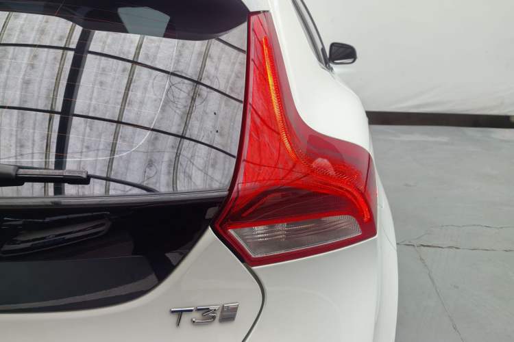 Used Volvo V40 2018 T3 Zhiya Edition

