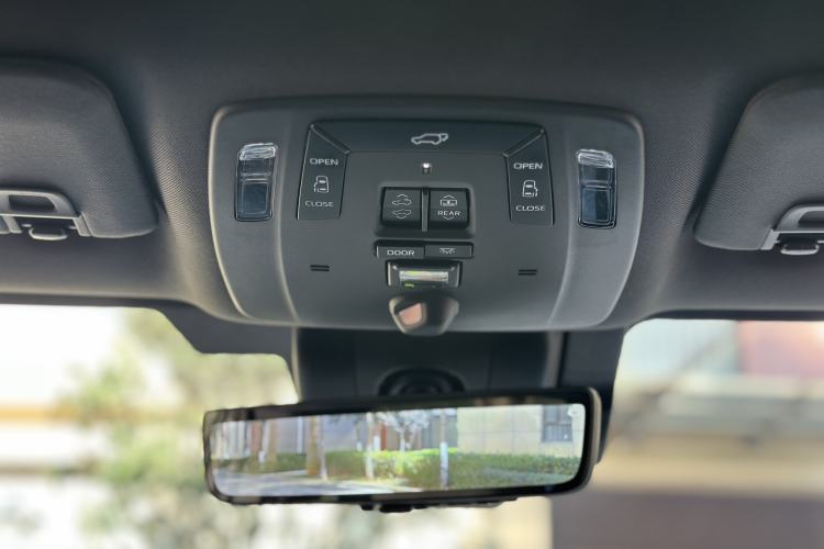 Used Toyota Sienna 2023 2.5L Hybrid Platinum Edition