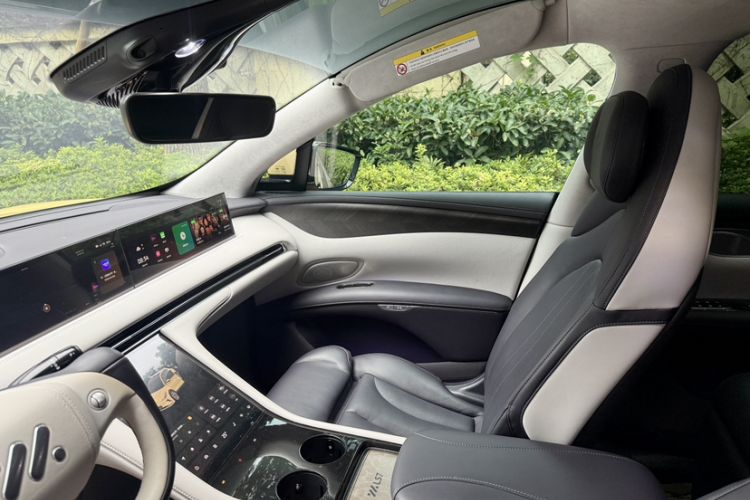 Used  LS7 2023 100kWh Pro All-Wheel-Drive Version
