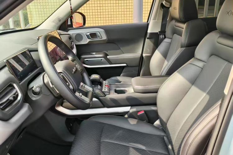 Used  Titanium 3 2025 501 km All-Wheel Drive Intelligent Driving Max Edition
