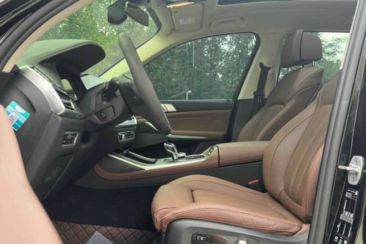 Used BMW X7 2020 xDrive40i Luxury Package with Leading Features
