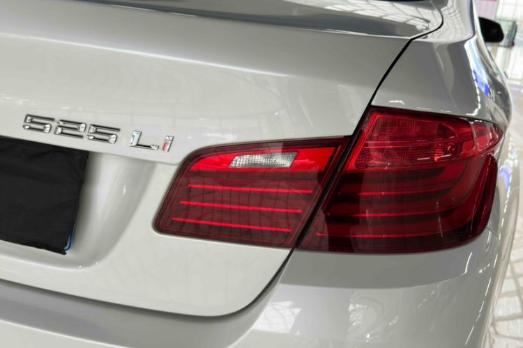 Used BMW 5 Series 2014 525Li Leading Model
