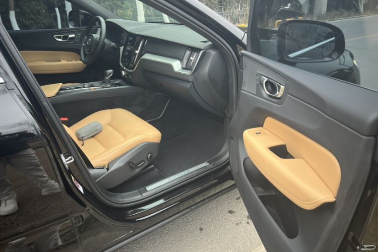 Used Volvo XC60 2019 T5 4x4 Smart Edition China V Standard
