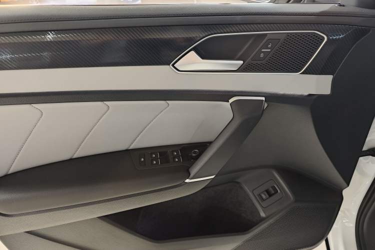 Used Volkswagen Tayron 2024 300TSI Two-Wheel-Drive Luxury Plus Advanced Version
