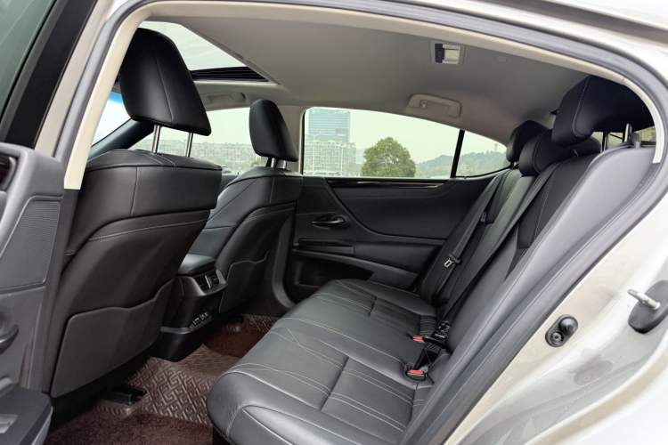 Used Lexus ES 2020 300h Premium Edition
