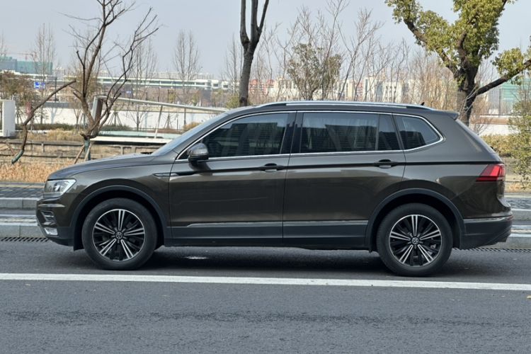 Used Volkswagen Tiguan L 2021 280TSI Automatic Two-Wheel Drive Smart Edition
