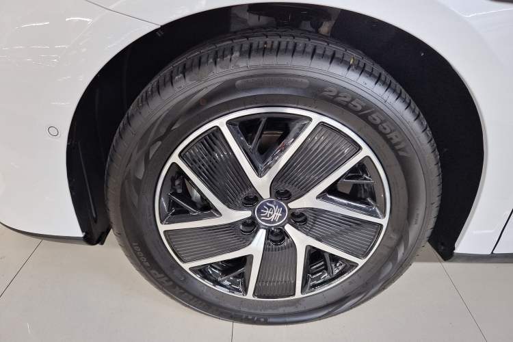 Used BYD Qin L 2025 DM-i Smart Drive 120KM Superior Model