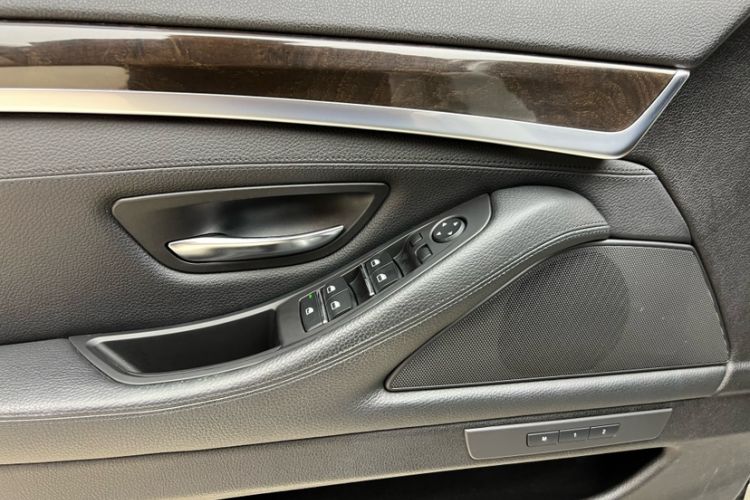 Used BMW 5 Series 2014 525Li Leading Model
