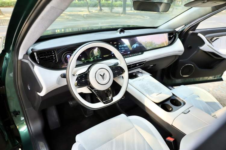 Used VOYAH FREE 2025 318 318 km Rear-Drive Touring Edition
