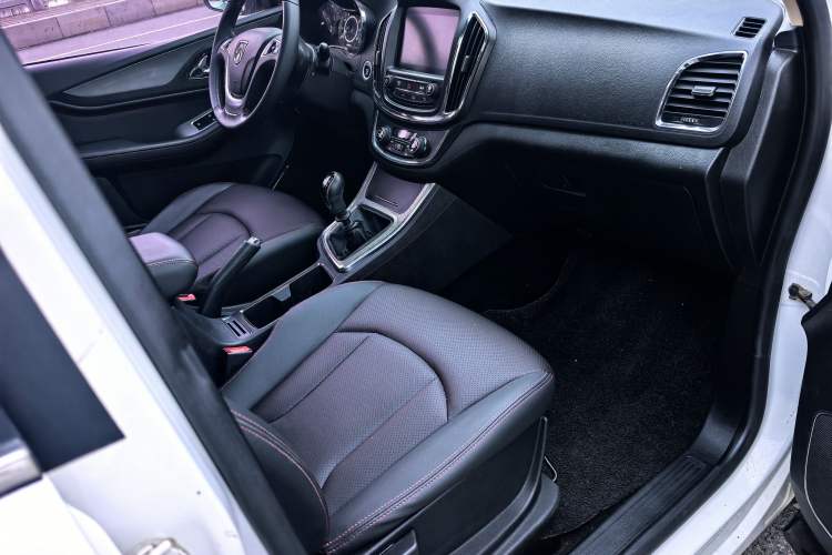 Used Baojun 560 2016 1.5T Manual Luxury Model

