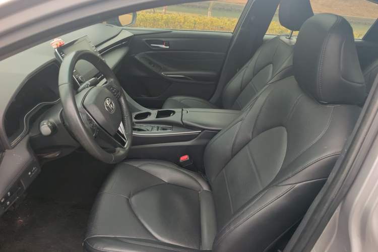 Used Toyota Avalon 2019 Dual-Engine 2.5L Luxury Edition China VI Standard