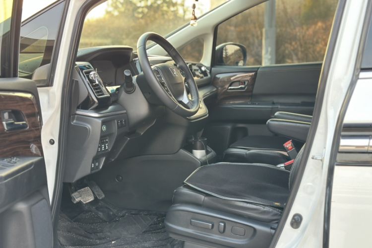 Used Honda Elysion 2016 2.4L Comfort Edition
