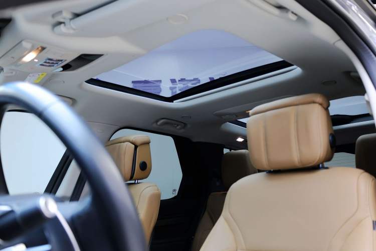 Used Land Rover Discovery 2023 360 PS Metropolitan Edition
