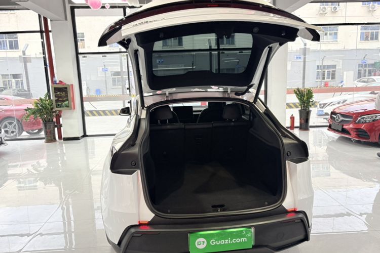 Used Tesla Model Y 2025 Rear-Wheel-Drive Version
