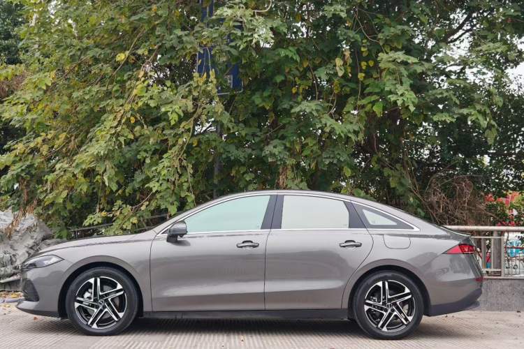 Used Roewe D7 2023 DMH 125km Excellence Edition