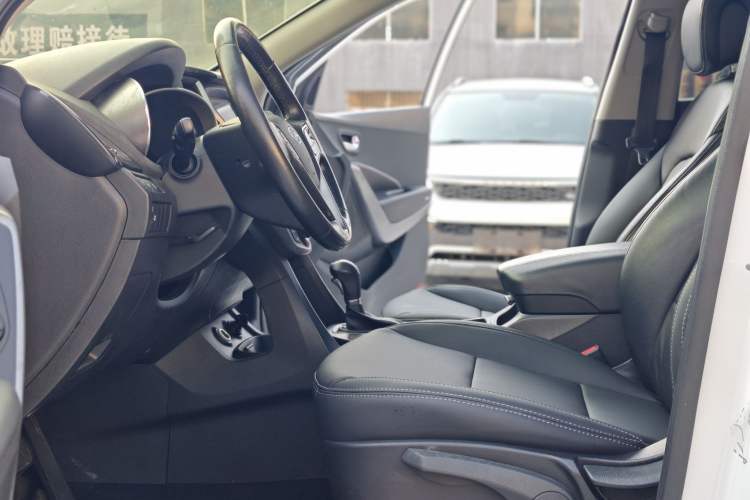 Used Hyundai Santa Fe 2013 2.4L Automatic 2WD Comfort Edition
