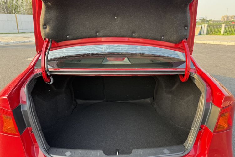 Used Roewe 350 2014 1.5L Manual Swift Edition
