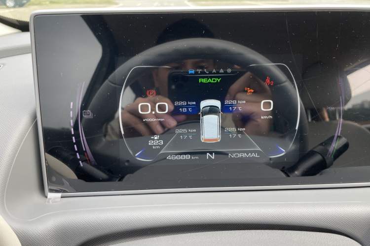 Used ORA White Cat 2022 Xiaoyue Mao Edition 360 km Luxury Model Lithium NMC
