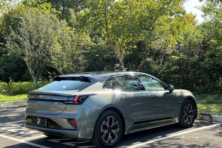 Used Zeekr 001 2025 WE Edition 100 kWh Rear-Wheel Drive