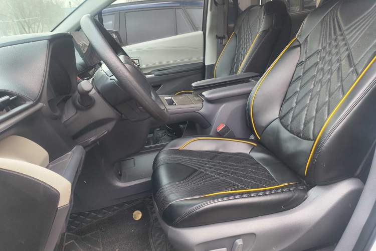 Used Toyota Sienna 2023 2.5L Hybrid Comfort Edition
