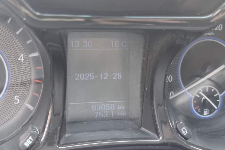 Used JMC Yusheng S350 2013 2.4T Manual Two-Wheel Drive Diesel Luxury 7-Seater
