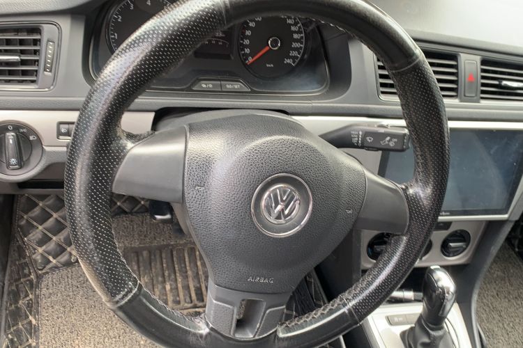 Used Volkswagen Lavida 2013 Revised Classic 1.6L Automatic Fashion Edition
