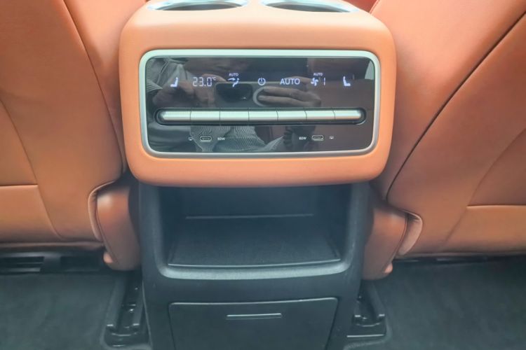 Used Li Auto L8 2023 Pro Model
