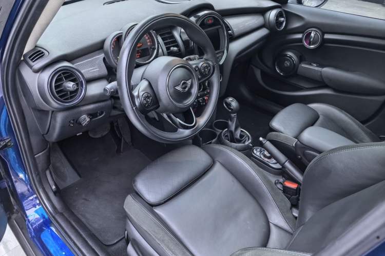 Used  MINI 2015 1.5T COOPER Excitement Five-Door Edition
