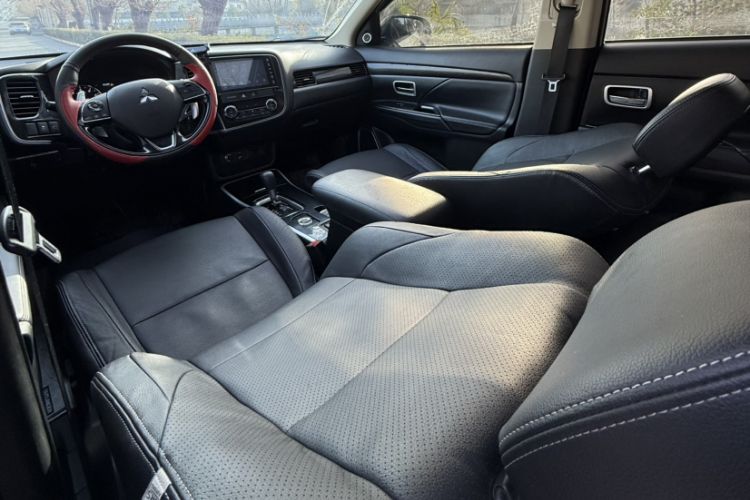 Used Mitsubishi Outlander 2018 2.4L 4x4 Luxury Edition 7-Seater