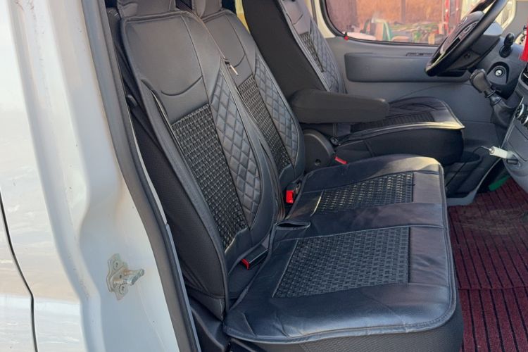 Used SAIC MAXUS Xintu V80 2023 2.0T Manual Classic Aoyuntong Short Wheelbase Mid-Roof 5/6-Seater
