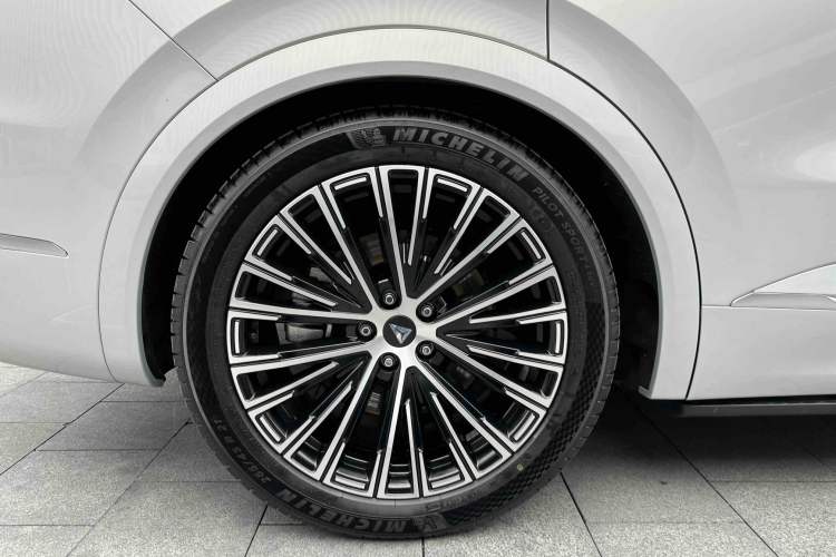 Used Deepal S09 2025 Four-Wheel Drive Ultra+ Custom Edition
