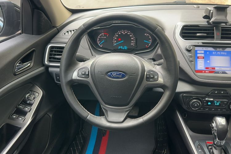 Used Ford Escort 2015 1.5L Automatic Fashion Model
