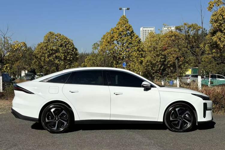 Used  L6 2024 125km PLUS Dragon Edition