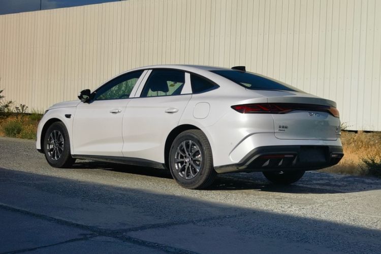 Used BYD Qin L 2025 DM-i Smart Drive 80KM Leading Model
