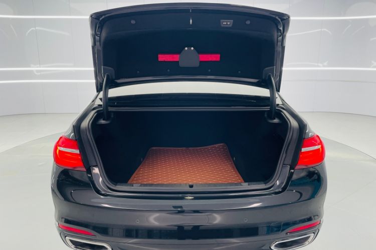 Used BMW 7 Series 2016 730Li Leading Model
