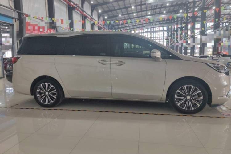 Used Buick GL8 2021 ES Landtrek 653T Luxury Model
