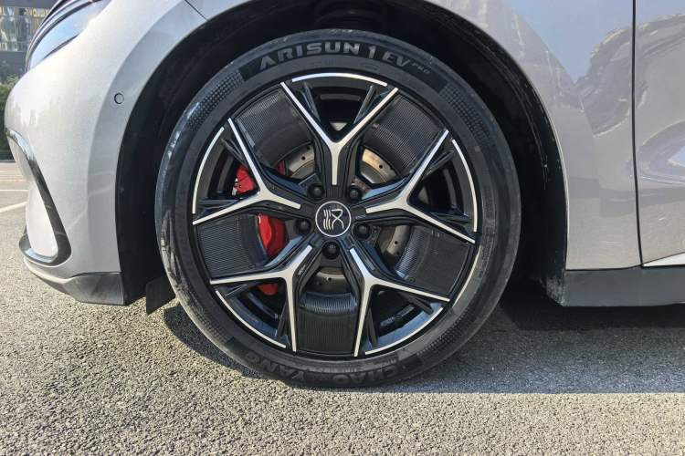 Used BYD Han 2022 EV Genesis Edition 715 km Front-Wheel-Drive Flagship Model
