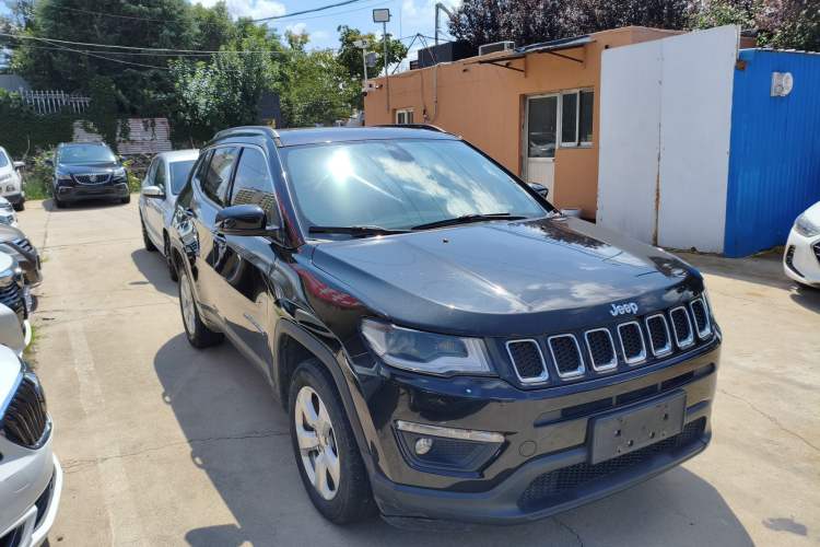 Used  Compass 2017 200T Automatic Family Edition
