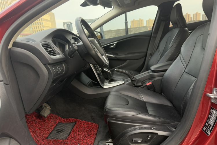 Used Volvo V40 2016 T3 Zhiyi Edition
