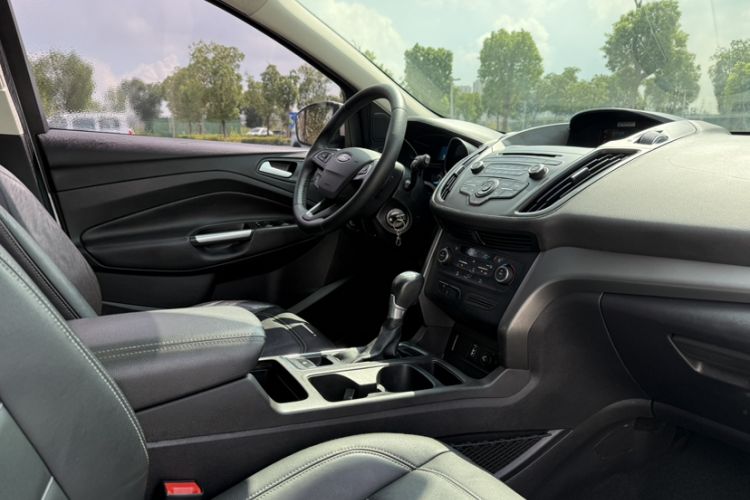 Used Ford Kuga 2017 EcoBoost 180 Two-Wheel-Drive Platinum Edition
