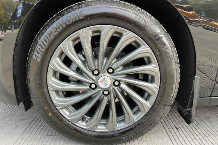 Used Buick LaCrosse 2025 28T Platinum Edition
