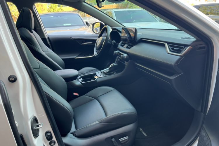 Used Toyota Wildlander 2024 Dual-Motor 2.5L E-CVT Two-Wheel Drive Luxury PLUS Edition